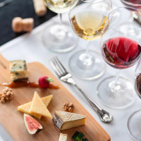 Ost & vinprovning för två